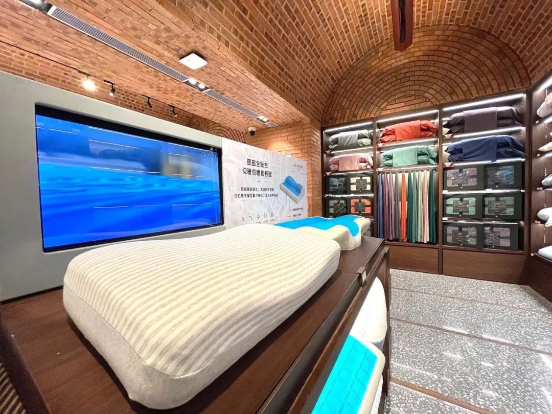 以烘焙出圈的家居集合店？实探「代字行家居」上海首店