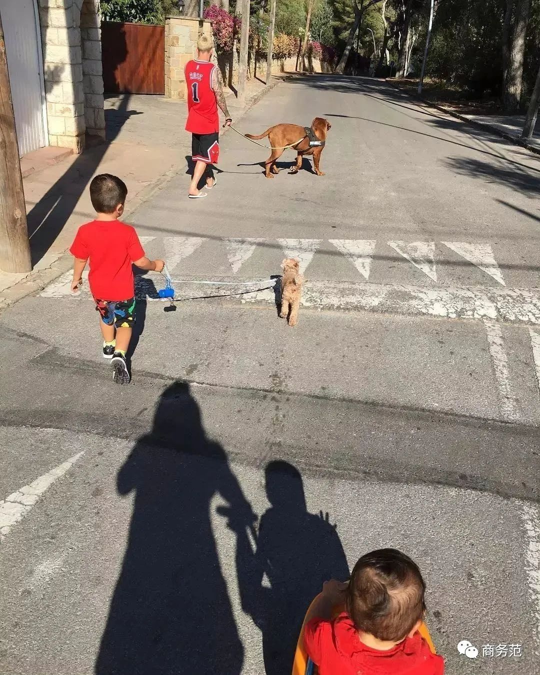 17岁梅西首秀照片,梅西34岁首战刷爆3项纪录