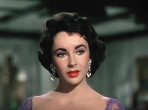 伊丽莎白泰勒去世时儿女在身边吗,伊丽莎白泰勒为什么离婚两次