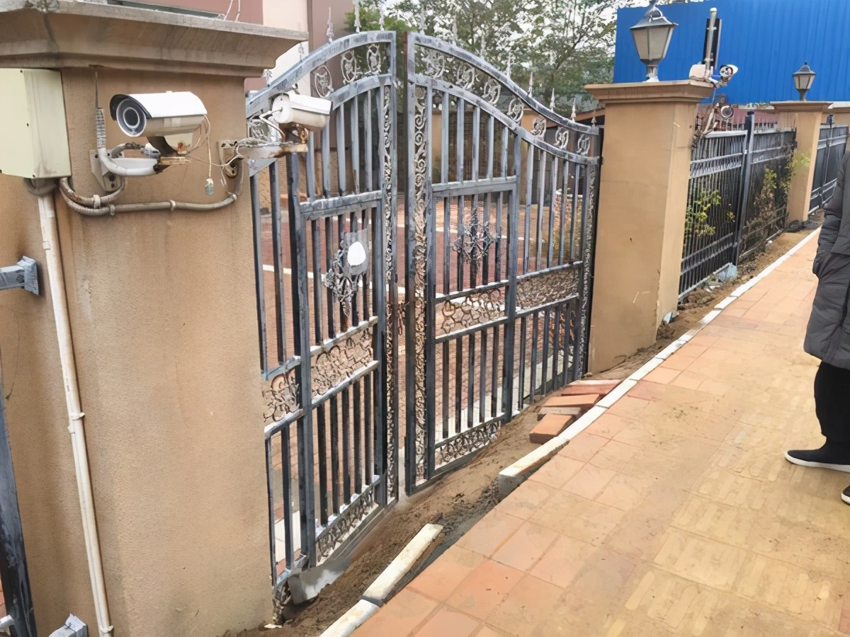 城市出行难停车难的解决办法,郑州一小区修路