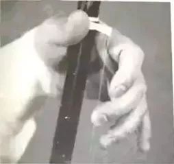 赵丹青二胡左手按弦力度,二胡赵寒阳讲左手无名指按弦