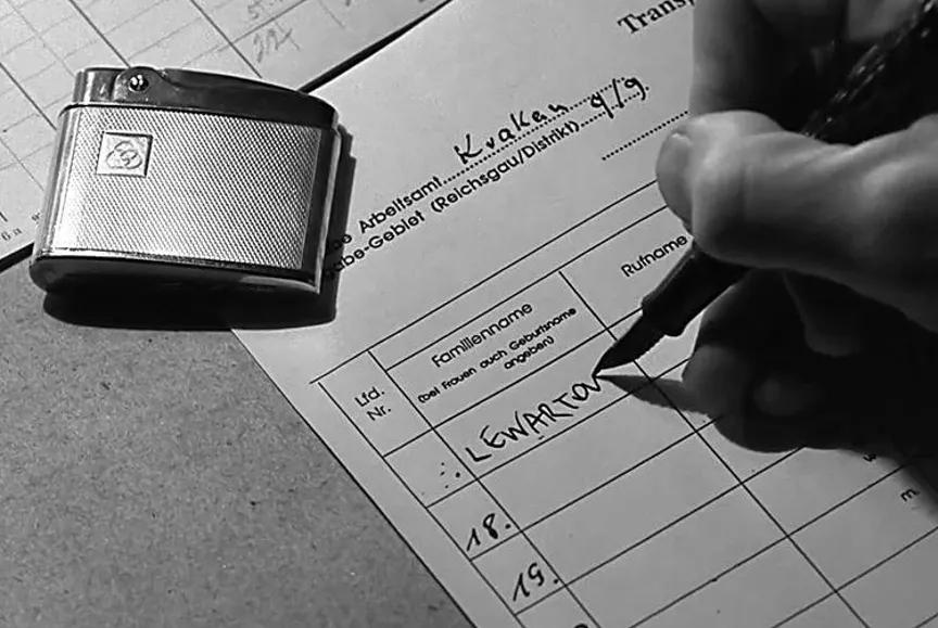 他用打火机点燃价值上亿的古董,中国古董打火机收藏第一人