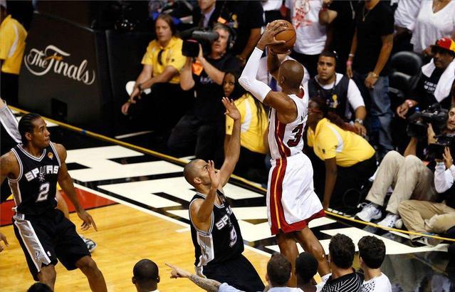 雷阿伦13年绝杀马刺视频,雷阿伦哪一年破的三分纪录