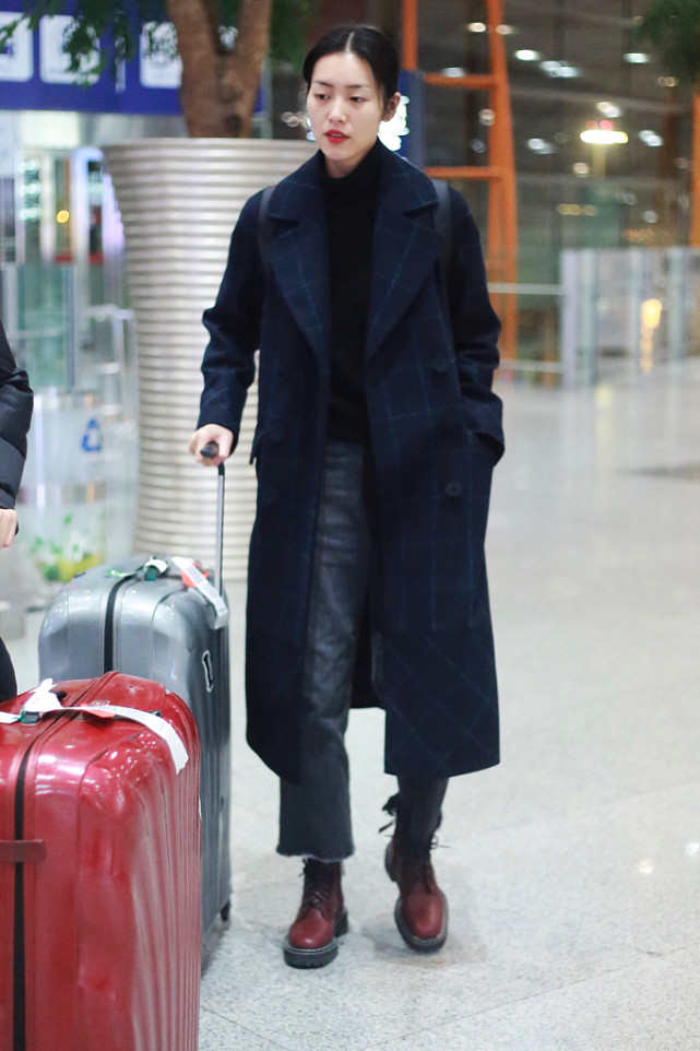 刘雯身高178的脚42码,刘雯的逆天长腿