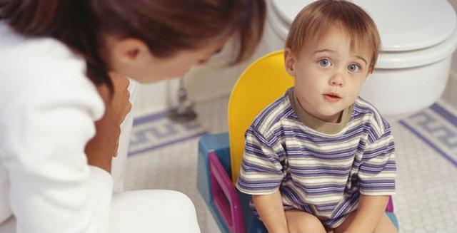 2岁宝宝抗拒蹲着拉粑粑什么原因,两岁宝宝不蹲着拉粑粑怎么办