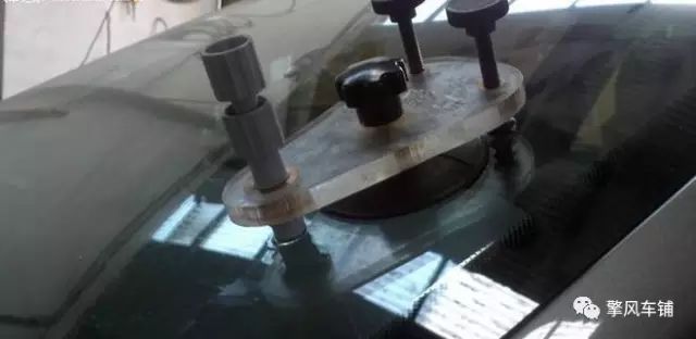 汽车玻璃坑点修复,汽车玻璃砸出坑怎么办