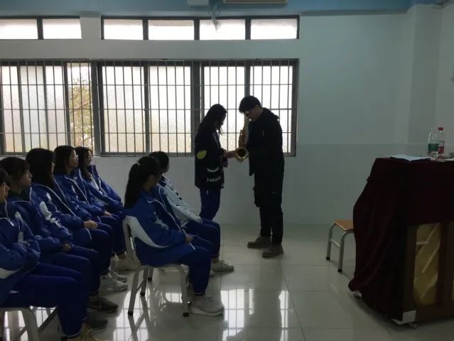 笔韵墨香放异彩，丰富舞台漫云中——广州市白云中学欢迎您