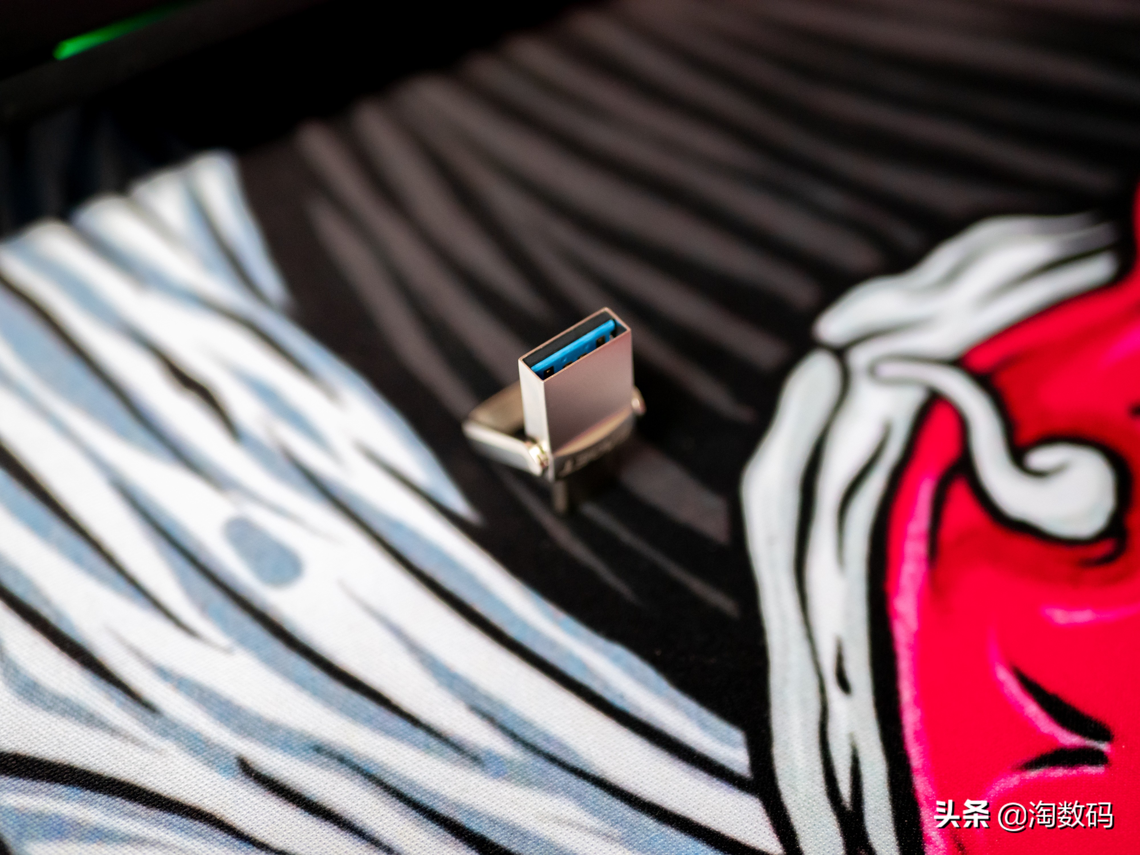 老USB口被淘汰？全车5个Type-C，只好上双口U盘放歌了
