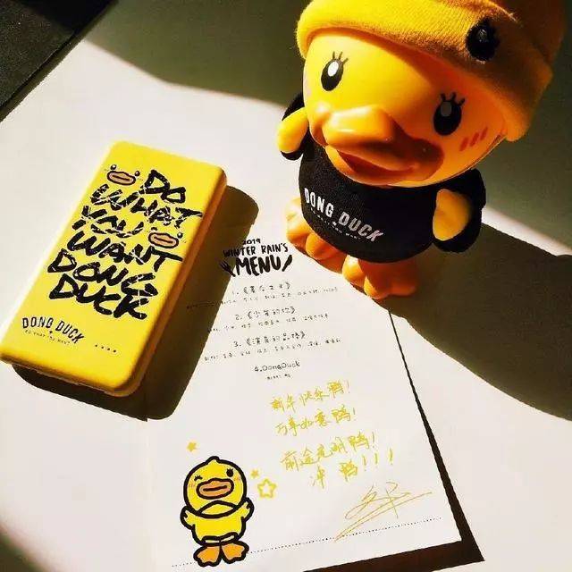 明星工作室的新年礼盒怎么买,杨幂易烊千玺贺岁短片