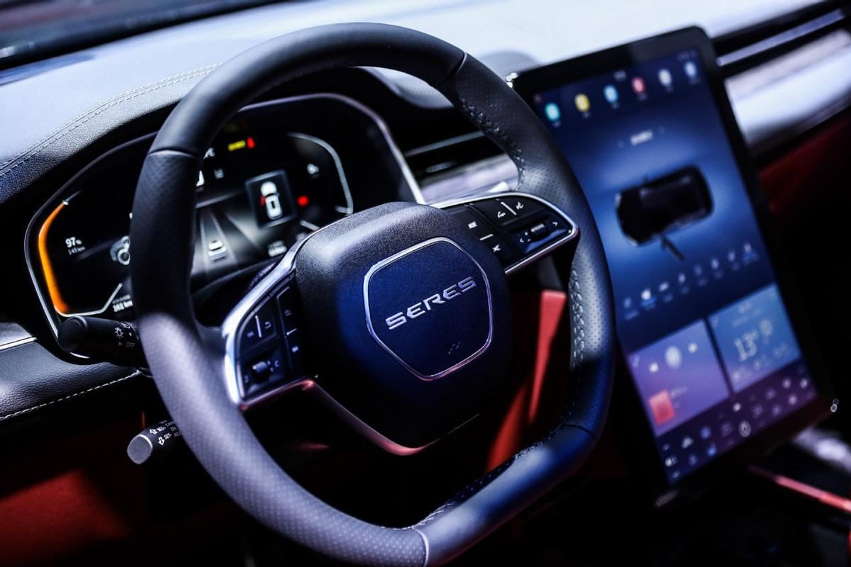 华为智选赛力斯sf5这车好不好,华为智选赛力斯sf5上海优惠10万