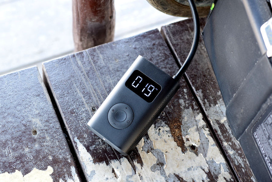 小米发布会前夕神秘机型遭曝光,小米首款车型曝出