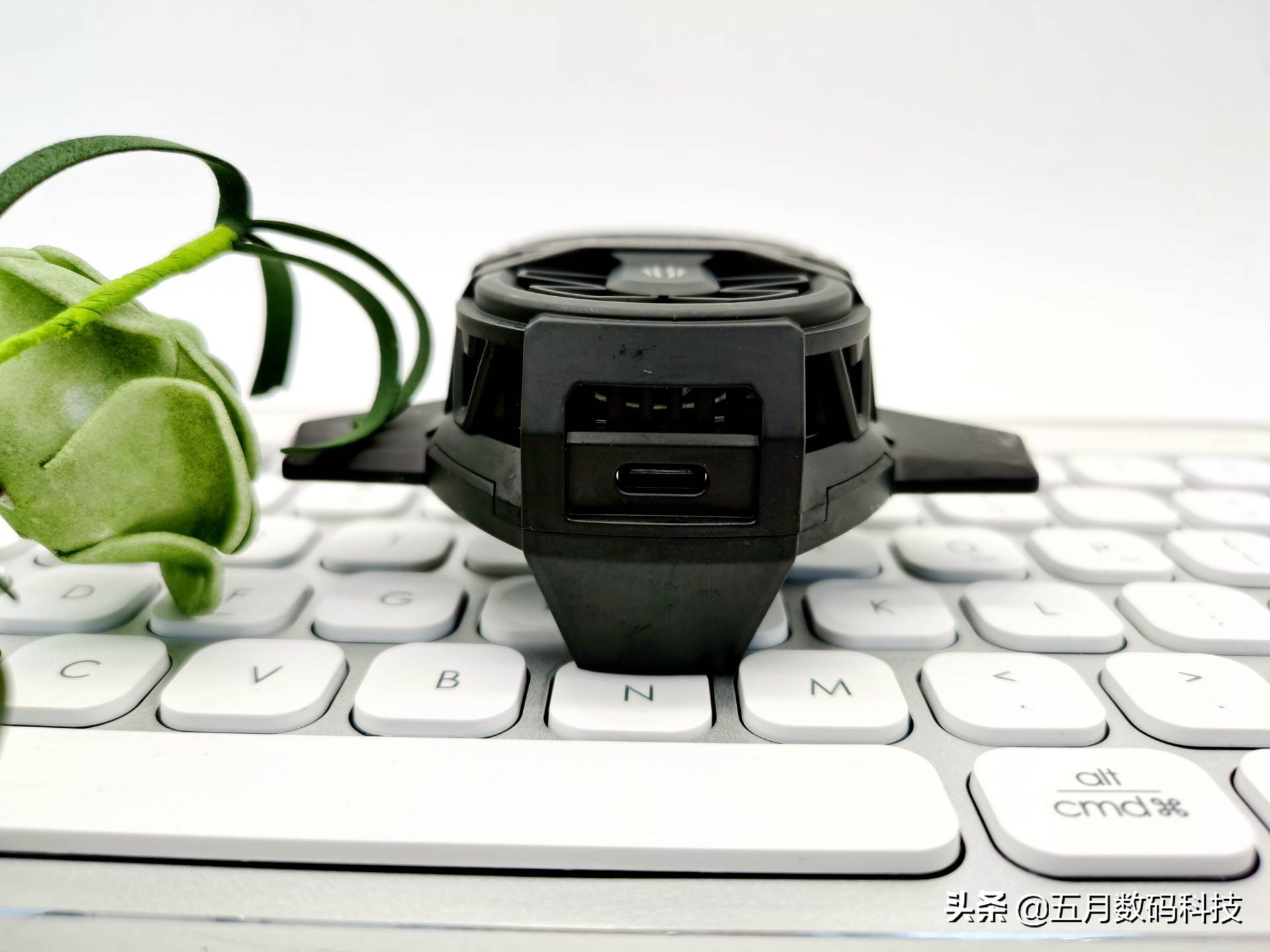 努比亚红魔6pro玩吃鸡,努比亚红魔三金属机身