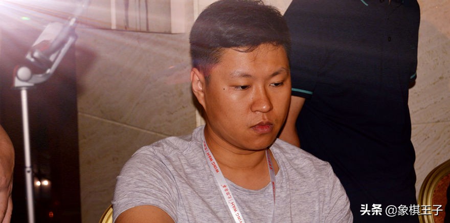 特级大师临场对局,特级大师错失绝杀机会