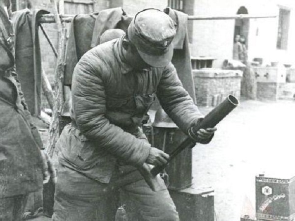 二战扔手榴弹失误搞笑视频,二战日本为什么扔雷的时候磕一下