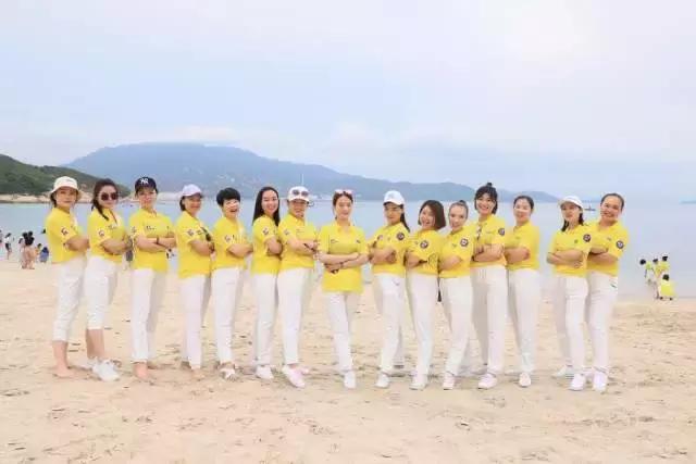 巨邦快乐集结号丨看见了，其中一艘游艇上，是我们的船长大舅哥