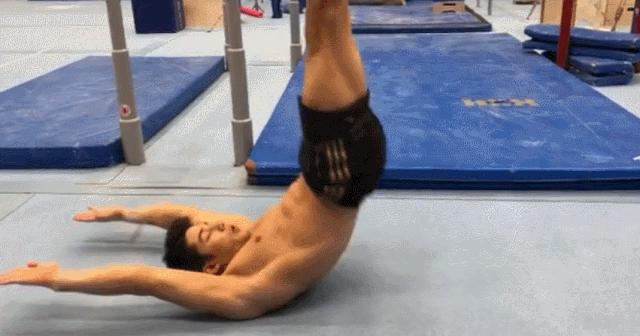 “巴西吴彦祖”爆红网络，帅气颜值不输本尊，完美身材叫板彭于晏