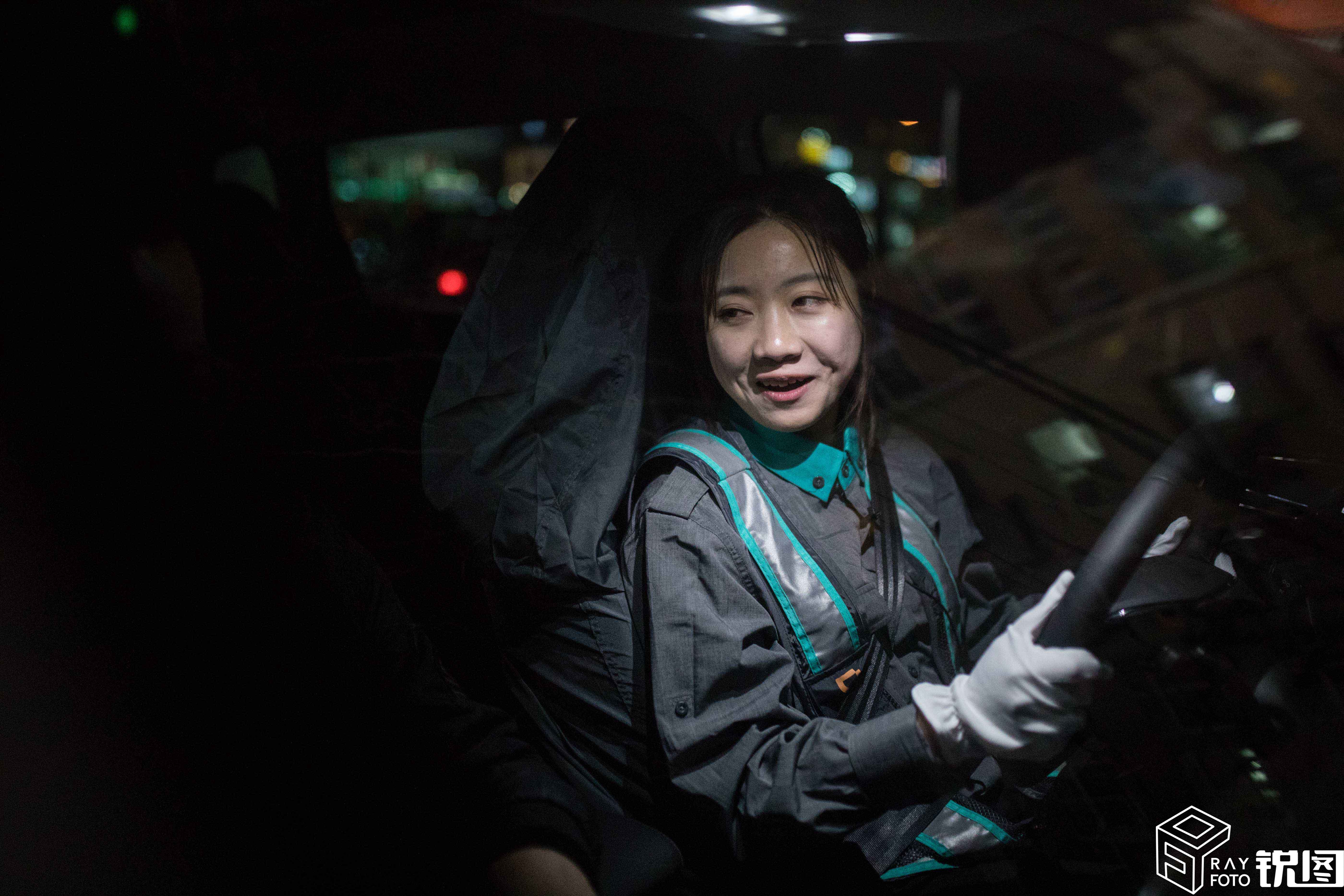 做代驾的女人视频,凌晨还在做代驾的女人