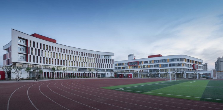 济阳新元学校布局,济阳新元学校南门