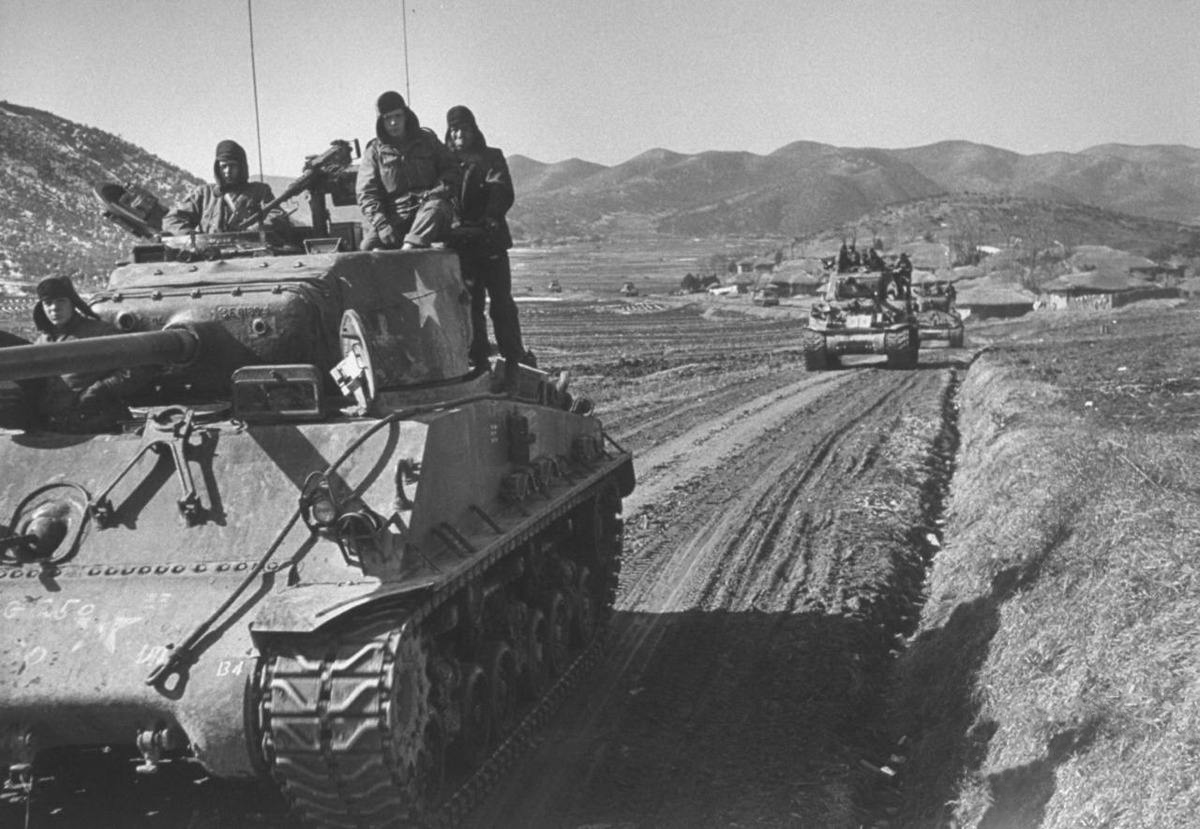 美国史绝望地说：志愿军太凶猛，用“*魂药迷**”把美军剁成了肉酱