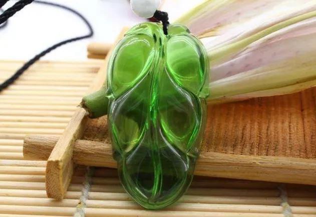 什么是翡翠a货花件,什么是翡翠a货v料