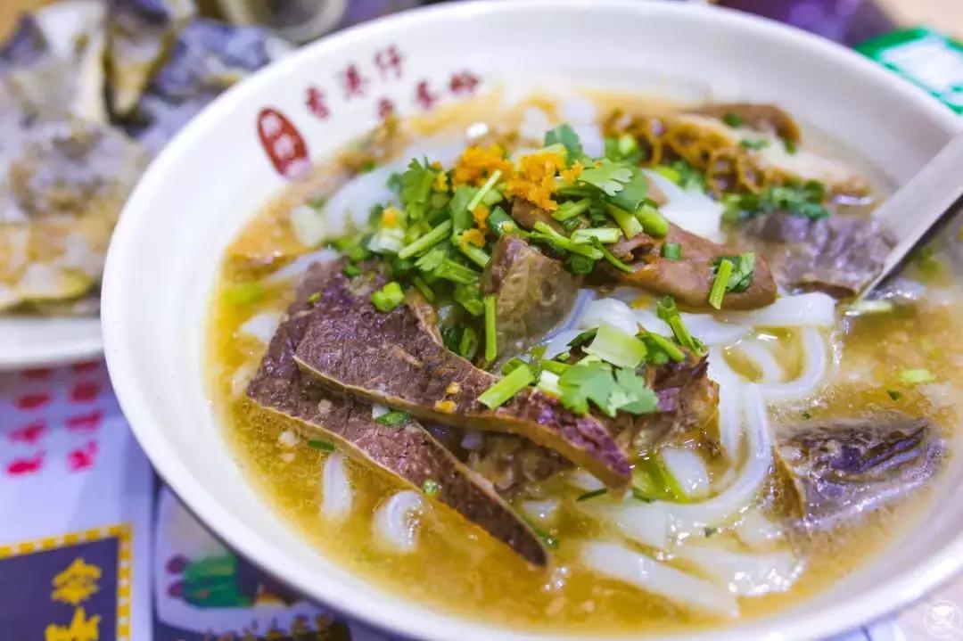 扎根杭州20年的香港人用一碗鱼丸粗面，带你来到了香港街头