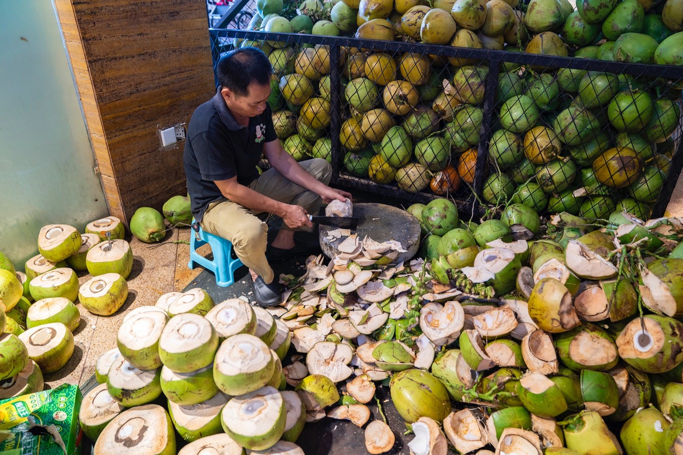 三亚最好吃的网红椰子鸡,三亚小吃不可错过