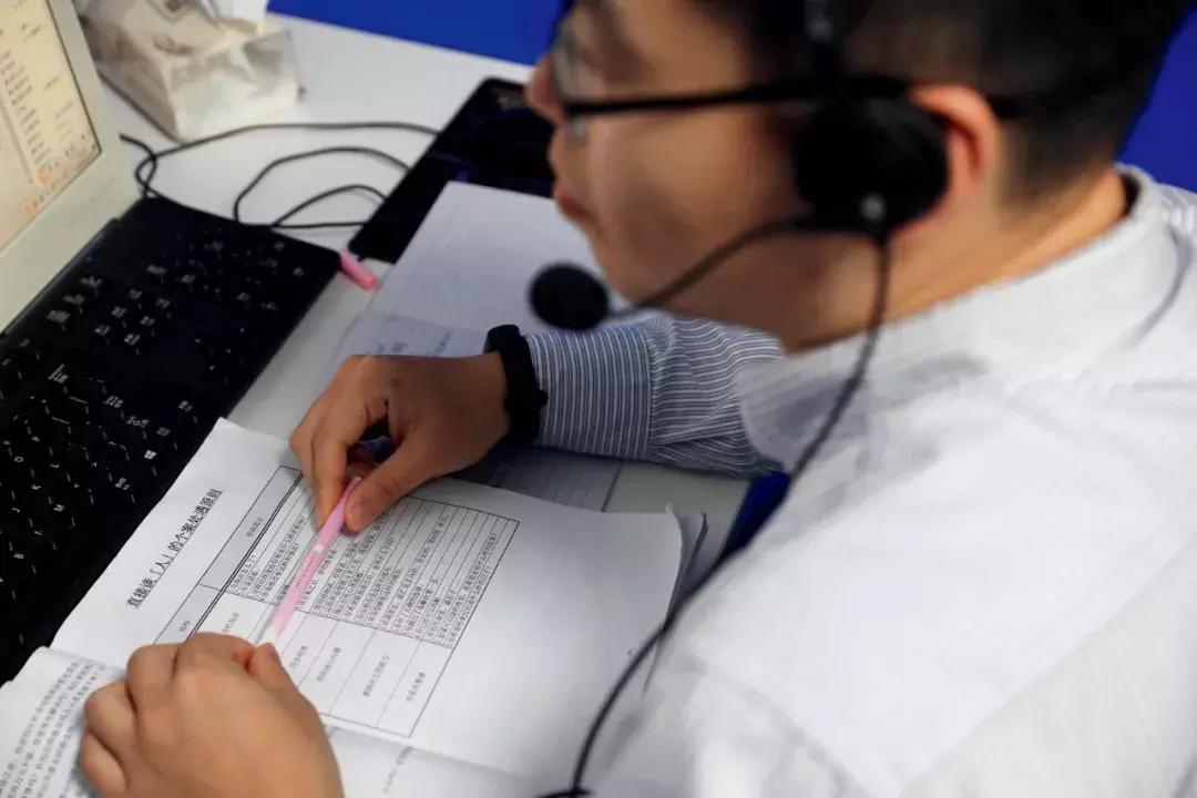 揭秘自杀热线接线员