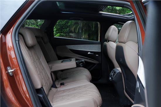 省油空间大操控好底盘稳,动力强劲底盘扎实