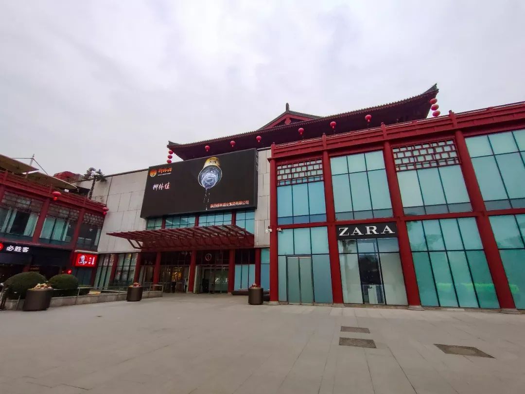 西安银泰百货曲江店附近地铁口,西安银泰百货曲江店在西安哪里