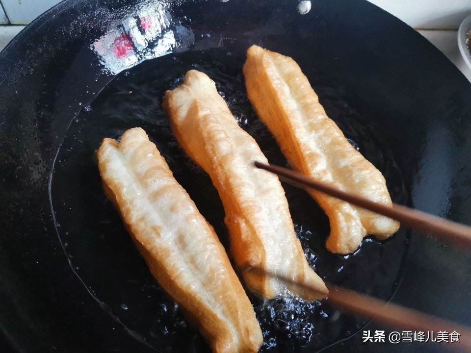 不用酵母泡打粉的油条怎样炸,不用酵母也能炸出松软酥脆的油条