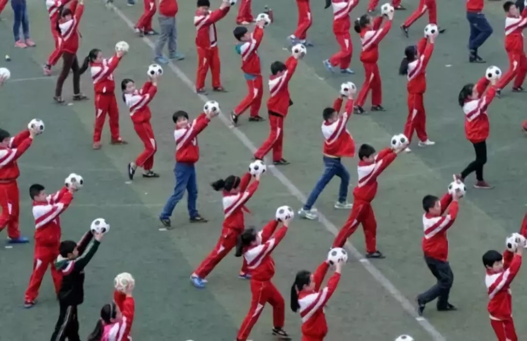 为什么日本校园足球水平那么高,中国的校园足球对比日本校园足球