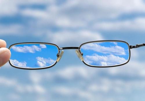 眼镜总往下掉怎么办?教你一个省事技巧,扶眼镜次数减少