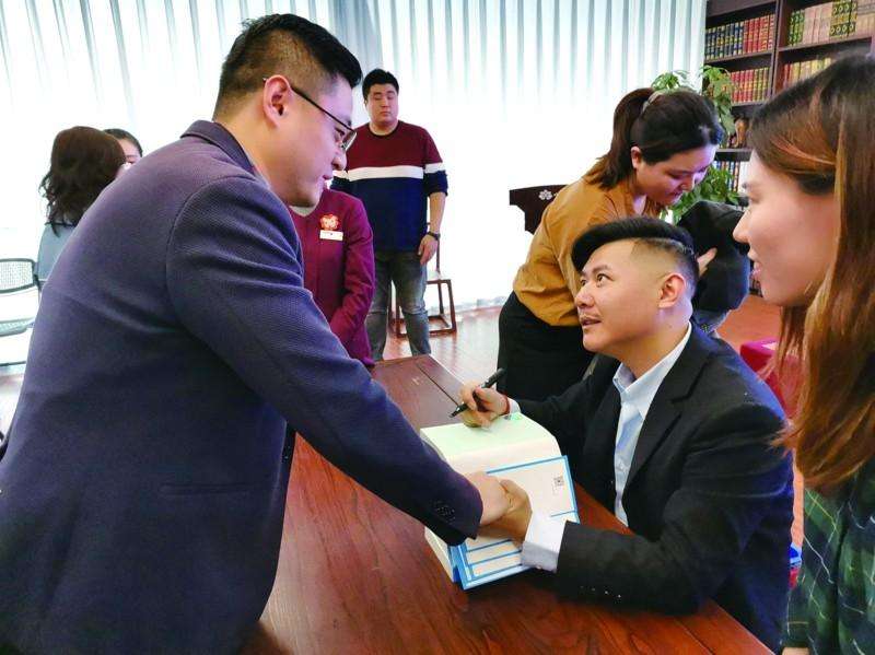 大冰在南极写的书,大冰的书哪一本讲去南极的