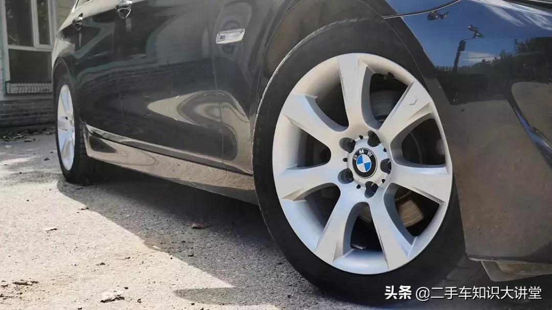 同样的价位买宝马5系还是奔驰e,最新款宝马5系值得买吗