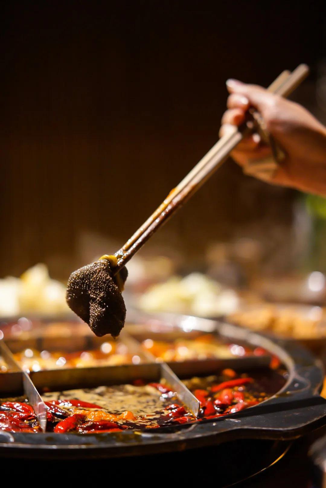 我们用25张图，去拆开8.2402万平方公里的重庆