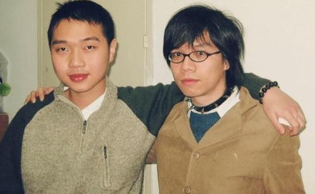 38岁股沟男一露成名，身价上亿被星爷称天才，今发福变呆萌大叔