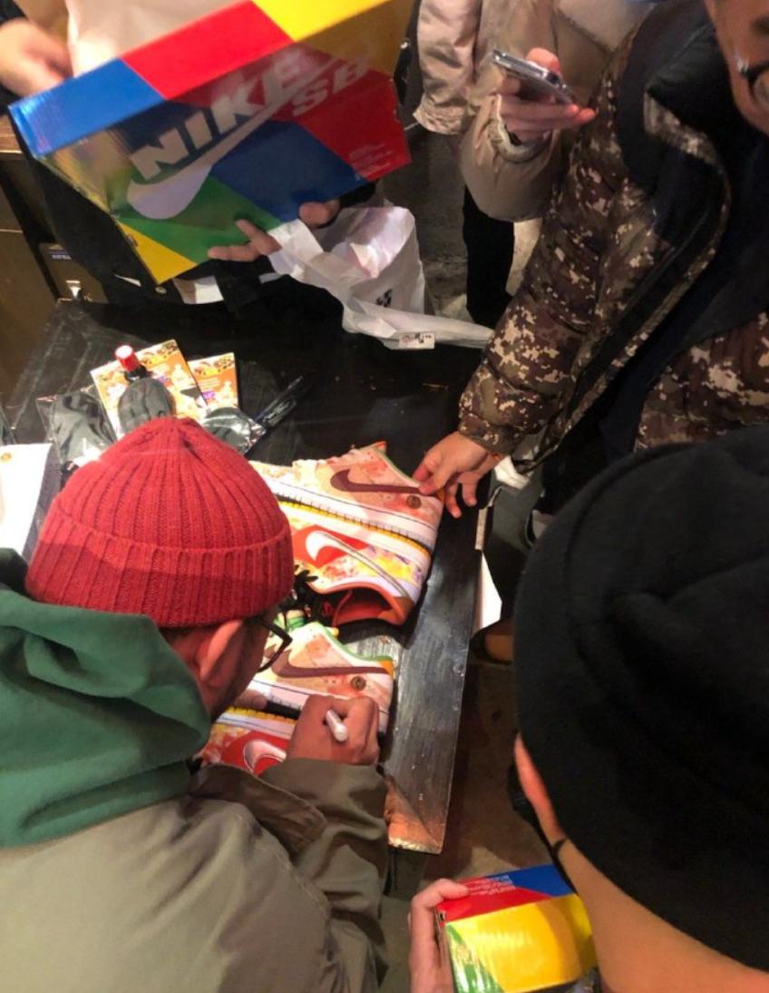 小姐姐凡尔赛倒卖?中签耐克SB+杰凸凸签名,闲鱼拉仇恨?