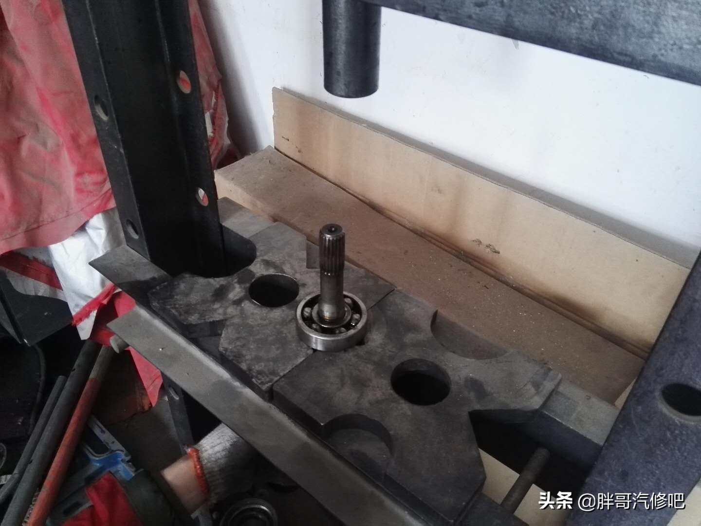 变速箱拆解全部过程,一个垫片搞定手动变速箱异响