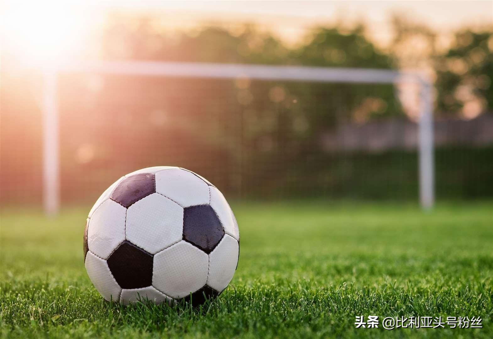 手写阵容、攒球星卡，曾经那些的看球“老习惯”还记得吗？