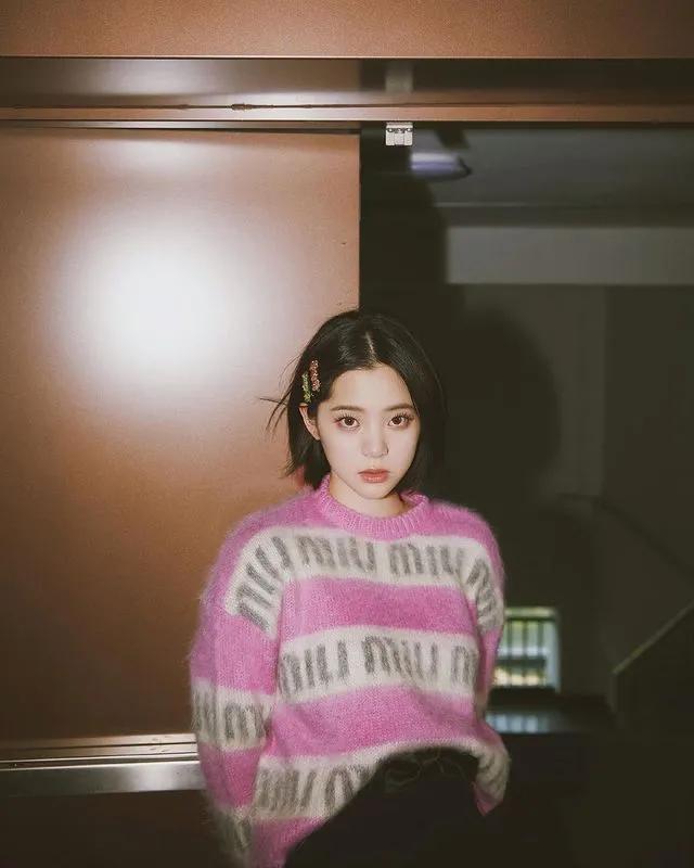 气质针织秋冬穿搭一整套,明星同款针织衫日常穿搭