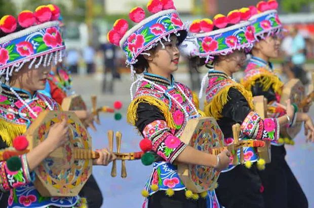 过彝族年，逛服博会！11月9日万种名优闹西昌