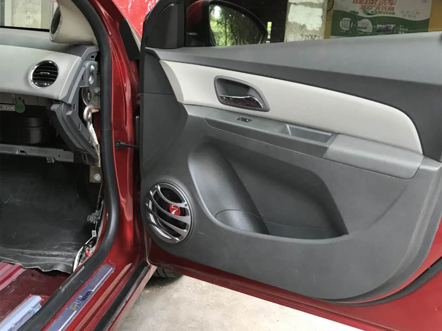 雪佛兰科鲁兹改装音响效果,雪佛兰科鲁兹改装效果视频