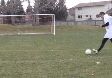 侧凌空射门的正确方法,凌空射门教学