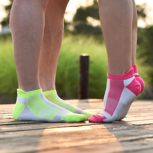 穿一两百的鞋,穿一千块钱以上的鞋