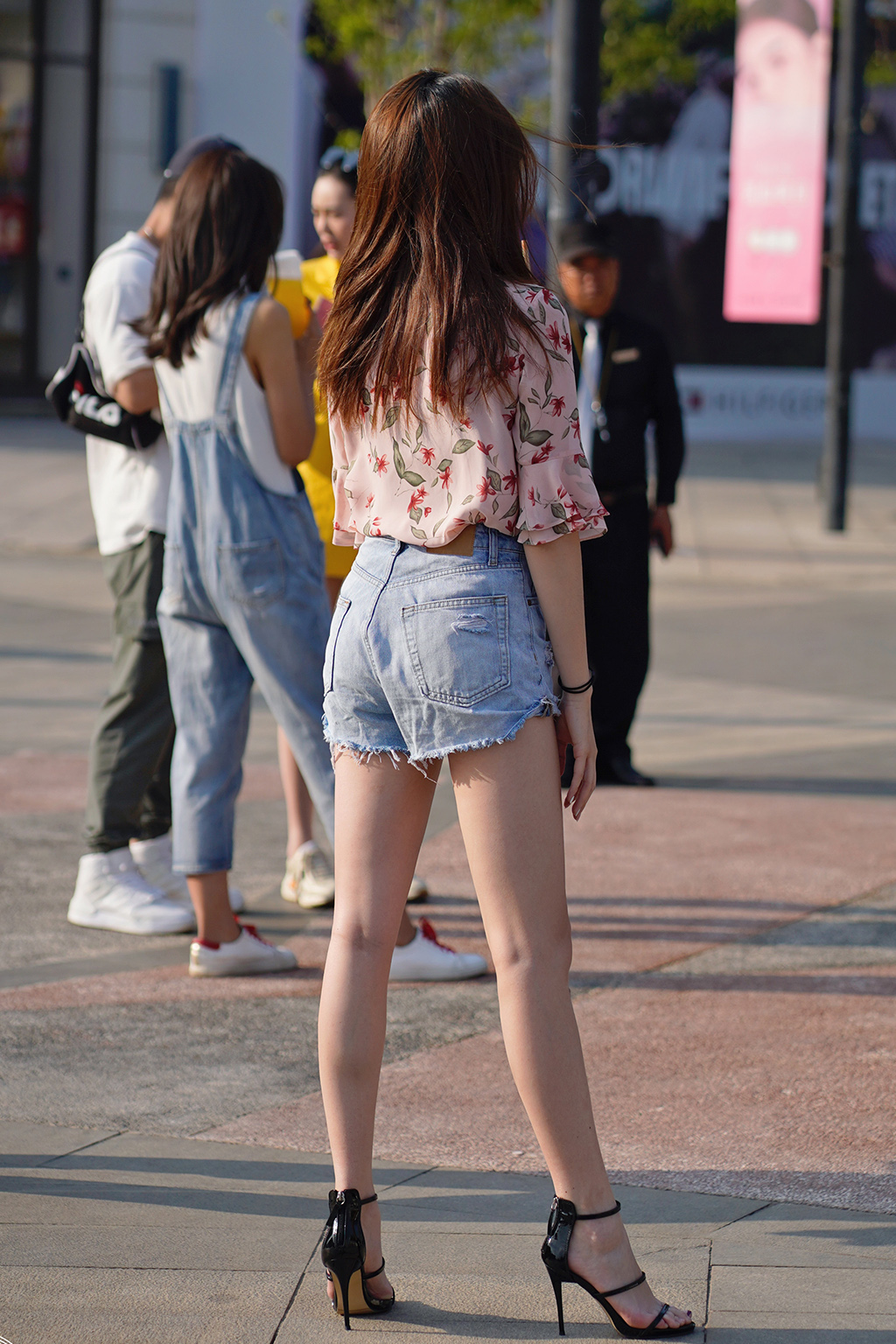 雪纺上衣显瘦遮肉减龄洋气配短裤,雪纺衫上衣休闲搭配牛仔裤