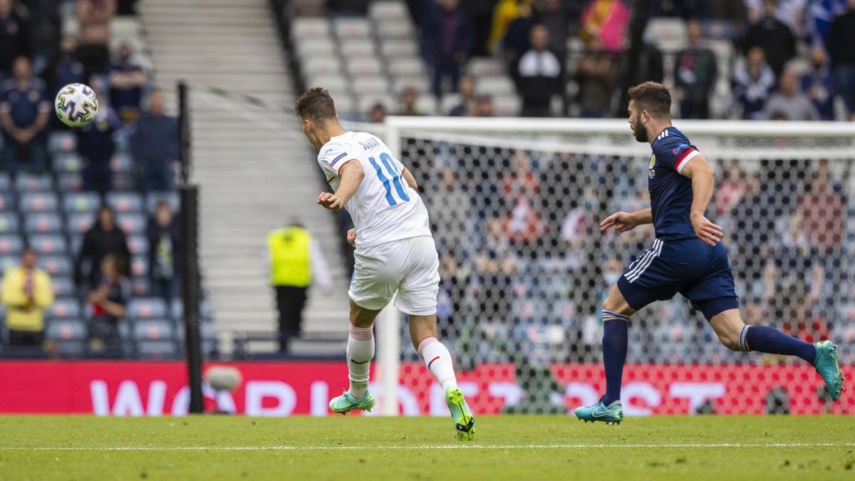 一球成名还是一早成名?欧洲杯上演“天外飞仙”的“捷克伊布”