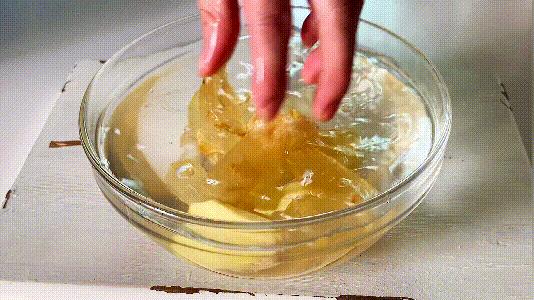 三月女人节带你制作几款美颜甜品,做个美味的花胶炖牛奶