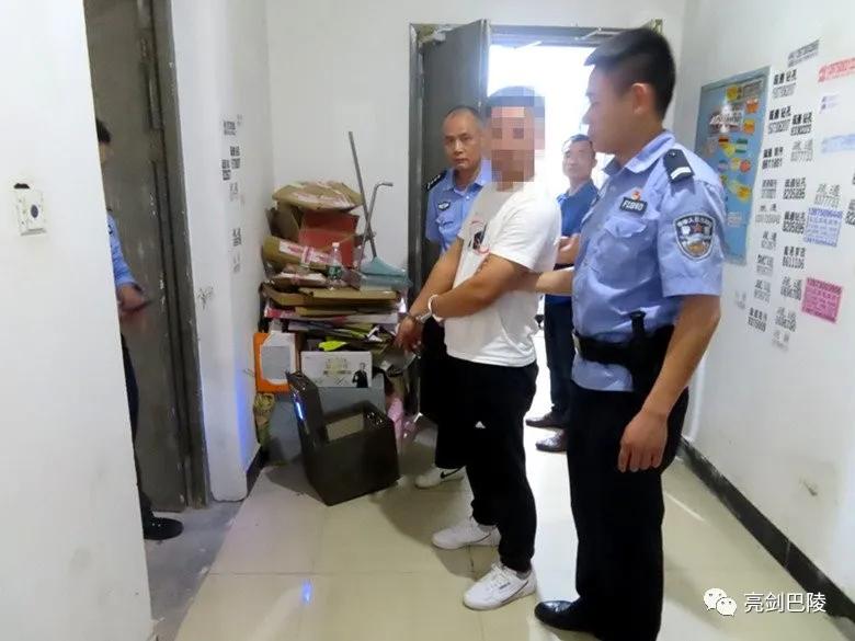 岳阳楼警方破获一起砸车窗盗窃案,岳阳警方破获跨省盗窃团伙