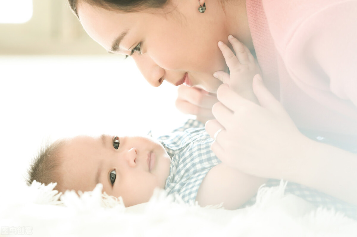 宝妈奶少还流奶是怎么回事,宝妈有时奶多有时奶少怎么回事