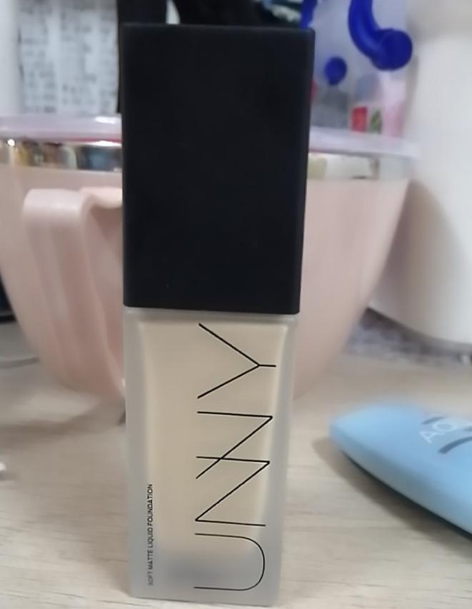 混合性皮肤，夏天油冬天干，适合学生*党**的粉底液